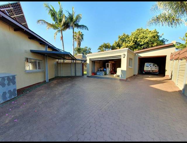 3 BEDROOM HOUSE FOR SALE IN SINOVILLE